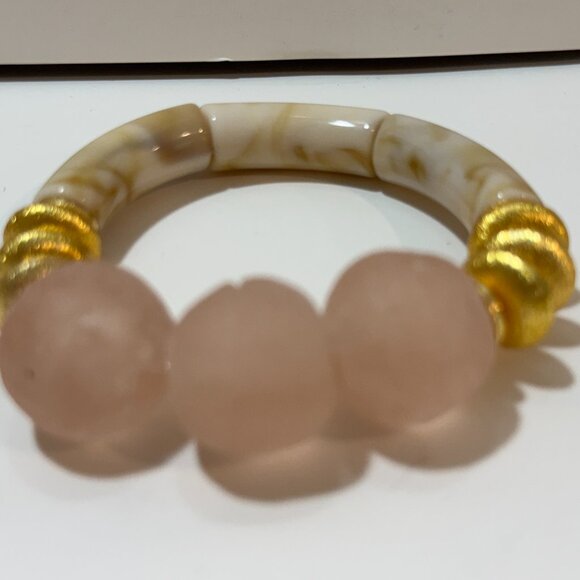 ✨ Style for the South Stretch Bracelet – Marbled Acrylic, Gold Accents & Frosted - Picture 2 of 6